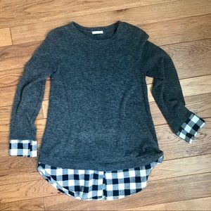 Sweater with plaid contrast at the bottom